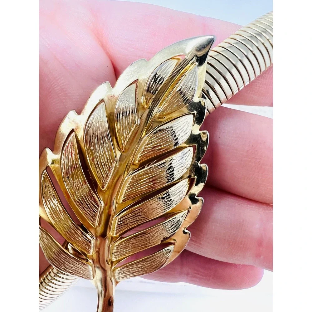 Vintage Gold Tone Snake Chain Stretch Belt Textured Leaf Buckle Botanical Boho